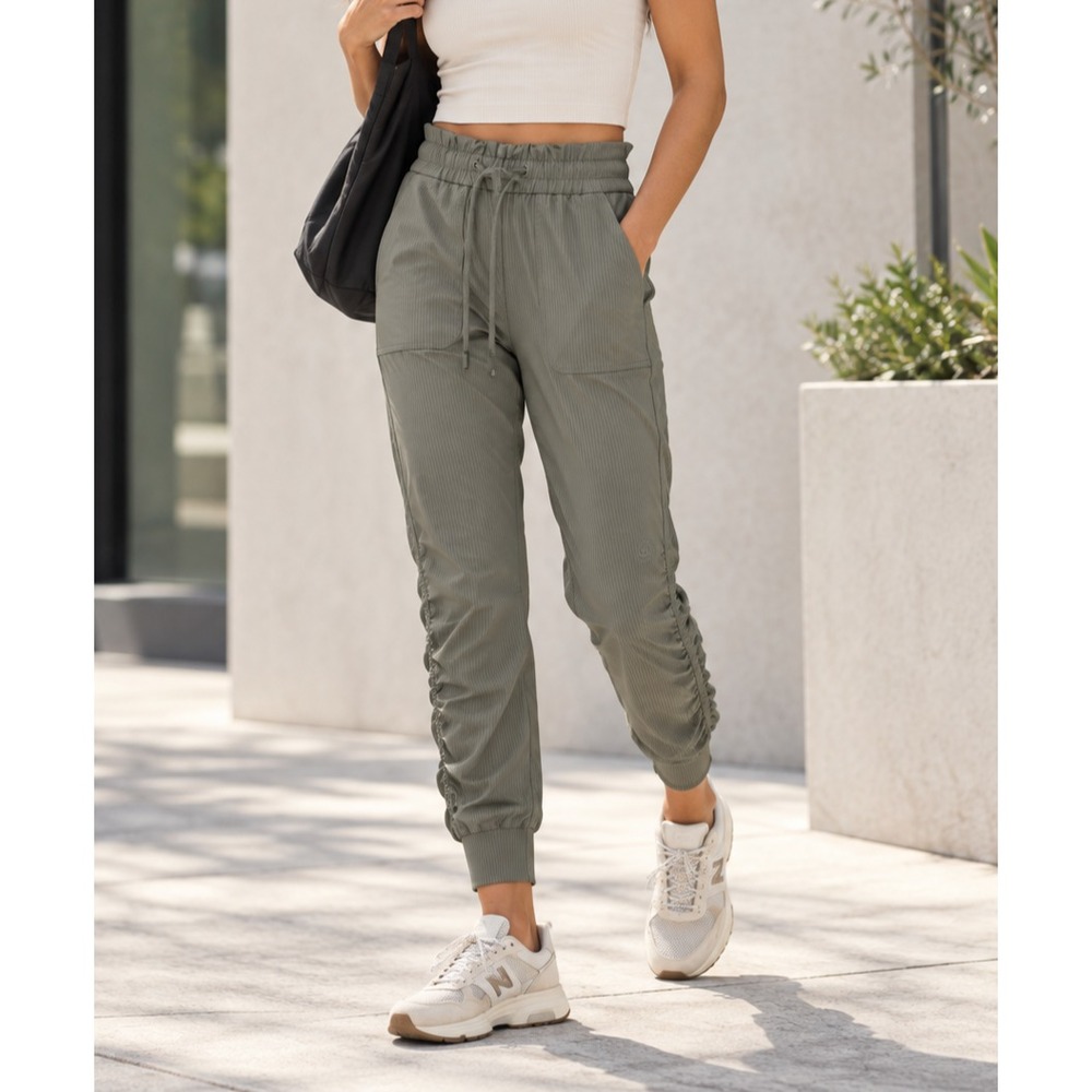 Lululemon Beyond the Studio Jogger Lightweight Stretch Green Ruched Pockets 4